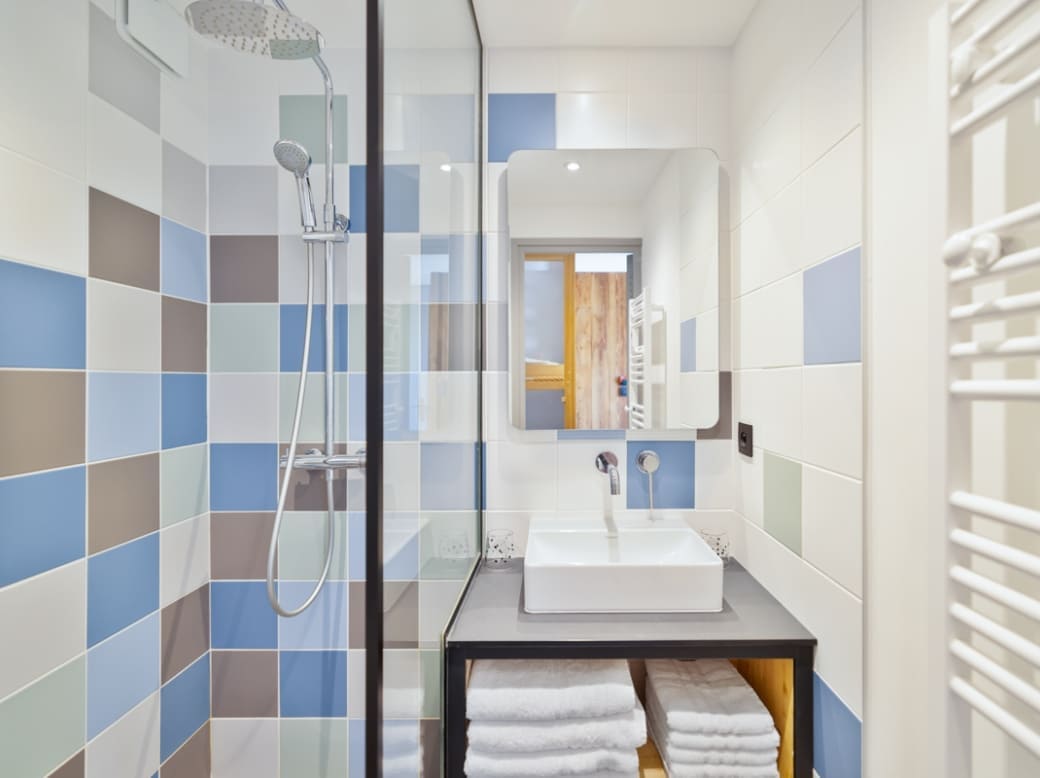 maison alliey chambre oré des or salle de bain avec douche